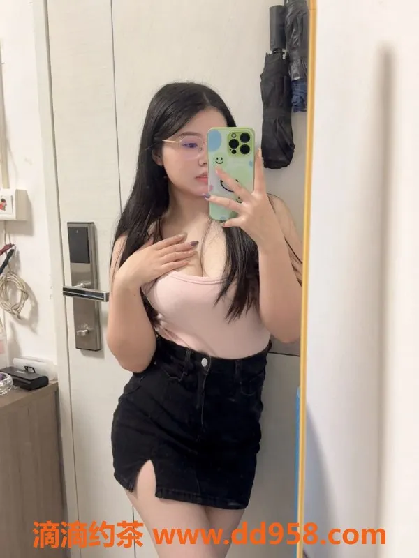 广州楼凤-天河嫩妹小瑜，600水费大胸诱惑
