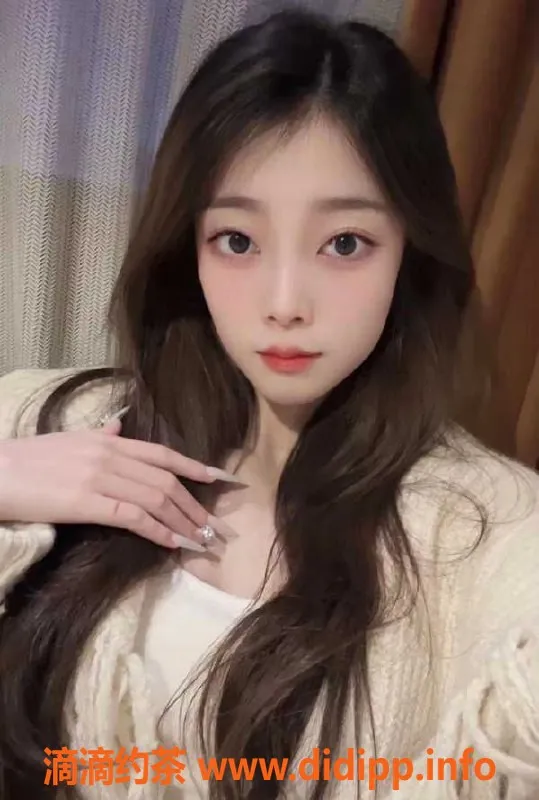 广州楼凤-黄埔初下海小曦，165cm 22岁魅力女神