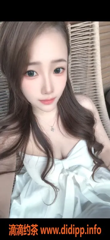 广州楼凤-黄埔嫩妹灵儿，水费600p，大胸等你来约！