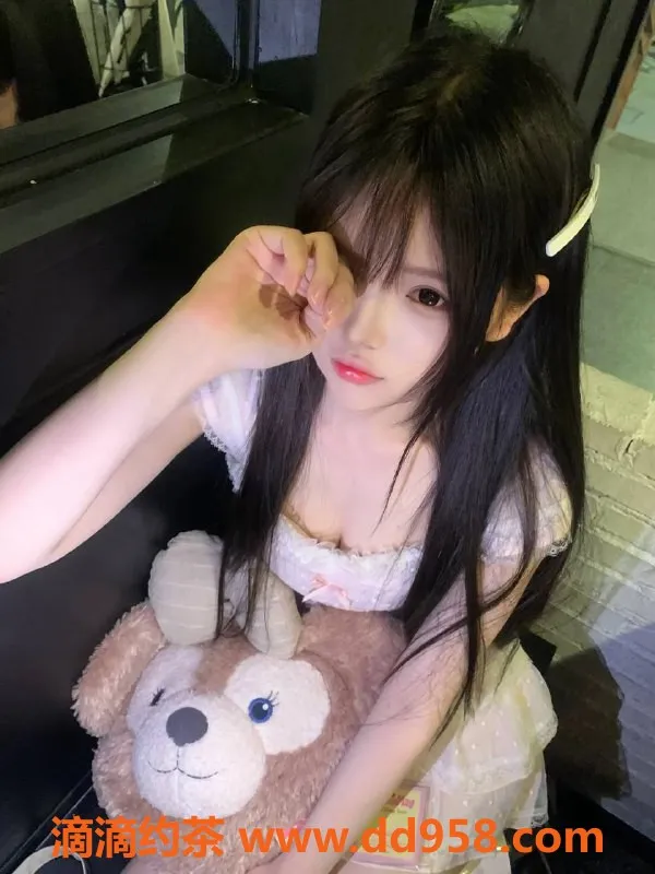 广州楼凤资源信息,天河一甜嫩妹，双飞蛇吻只需2200PP