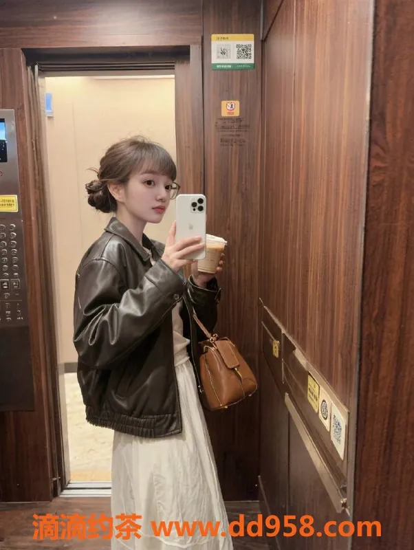 广州楼凤-天河嫩妹小悦悦，大胸长腿只需1100p