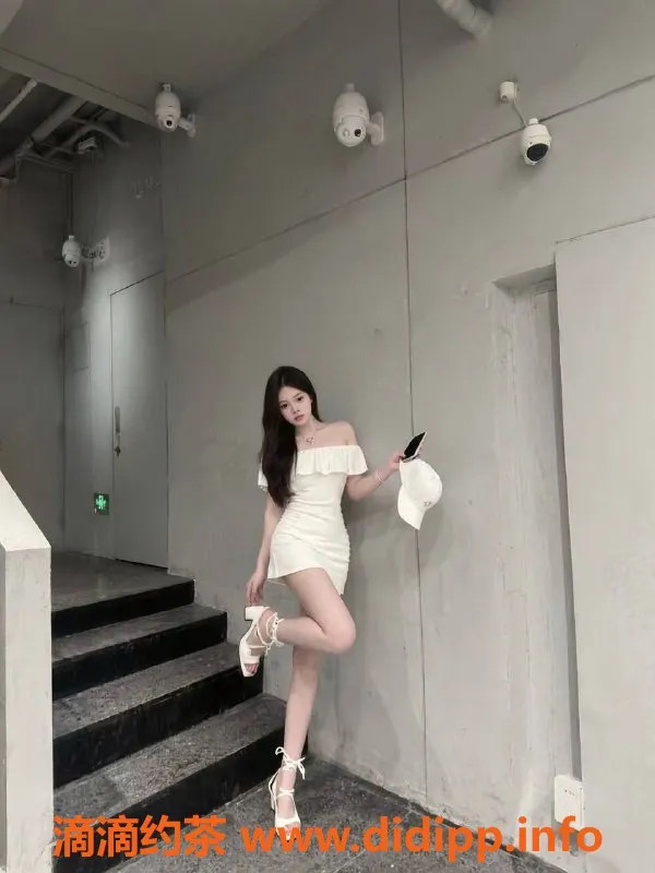 广州楼凤-金沙洲嫩妹钱多多 800p舌吻服务等你体验