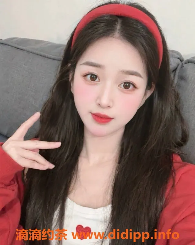 广州楼凤-天河嫩妹小灵儿，水费700，舌吻服务等你来体验！