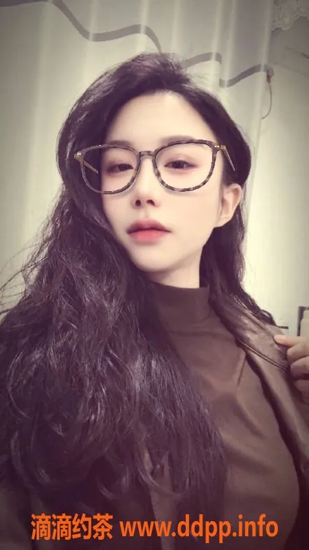 广州楼凤-白云区小零：160cm B罩杯嫩妹，服务超赞！