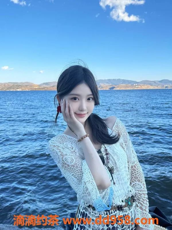 广州楼凤-海珠嫩妹玥月，水费1998P，等你来约！