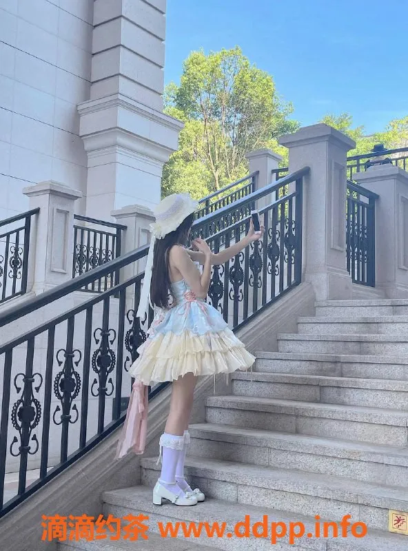 广州楼凤-越秀嫩妹潇潇，800元舌吻69式服务