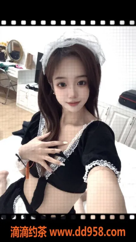 广州楼凤-白云嫩妹李若冰，700p大长腿舌吻服务可享