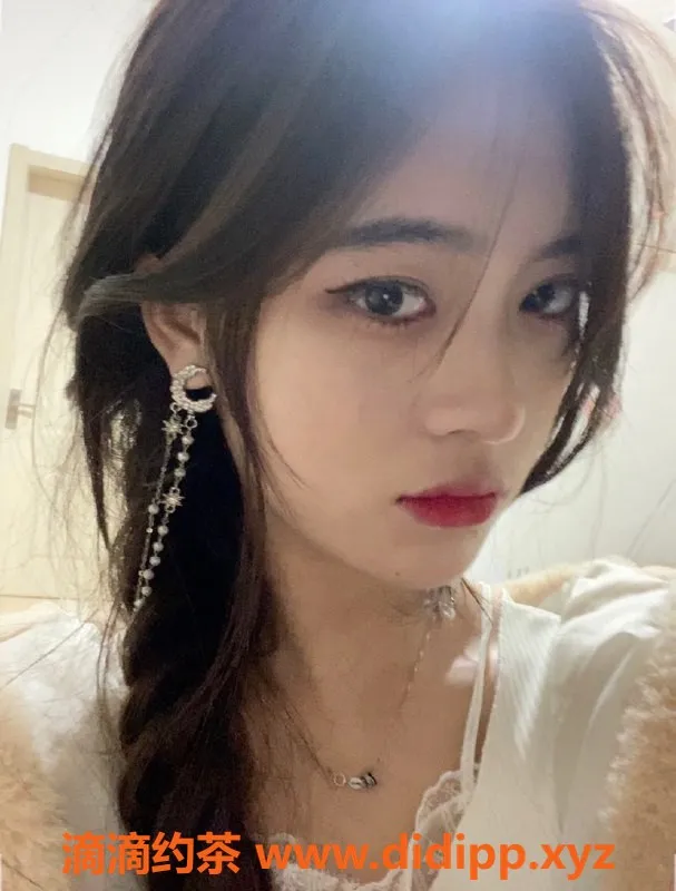 广州楼凤-天河曼曼，嫩妹KISS，水费800！