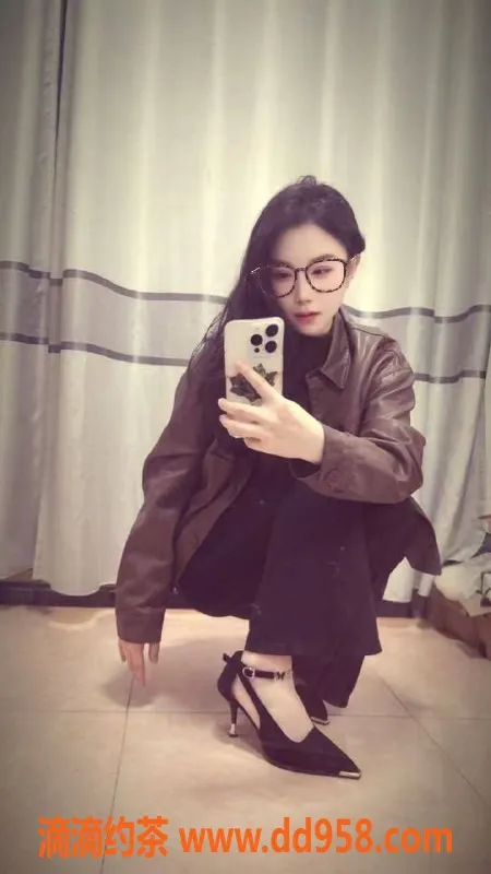 广州楼凤-白云小零，600元学姐鸳鸯浴体验