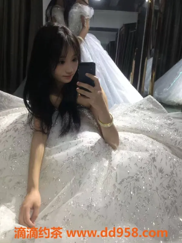 广州楼凤-番禺嫩妹柚子，700p，舌吻69服务等你来体验