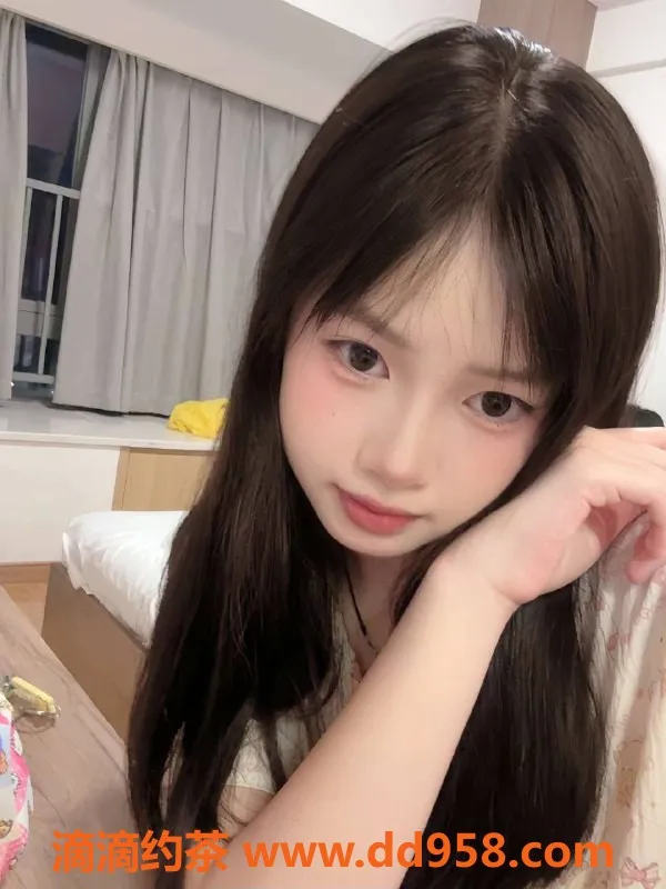 广州楼凤-天河嫩妹小紫，700元体验长腿魅力