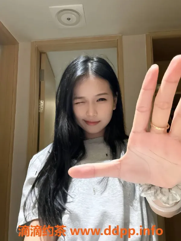 深圳楼凤-深圳可欣嫩妹，900p起，制服服务超赞