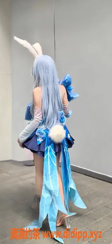 广州楼凤-天河嫩妹小秋，水费1000p，69舌吻服务