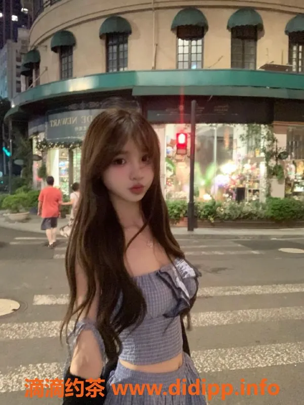 广州楼凤-荔湾区蓓曦：20岁学妹，身高169cm，茶水费600元起