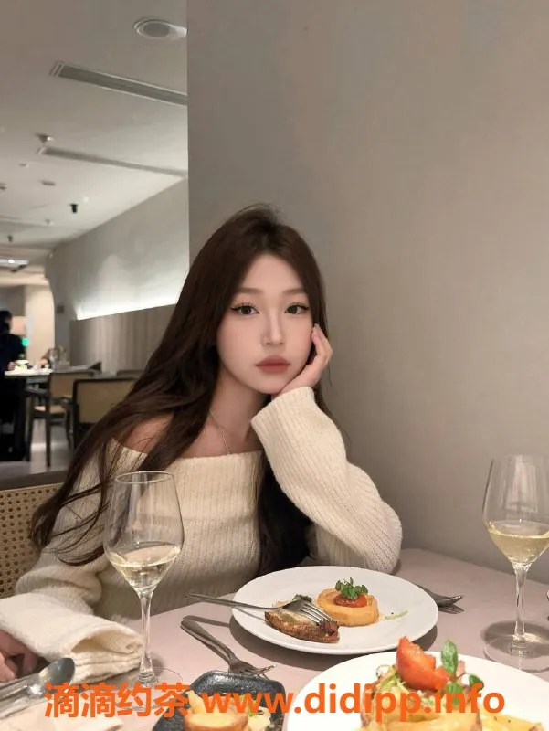 深圳楼凤资源信息,福田嫩妹苏酥，900起，制服指划服务等你来体验