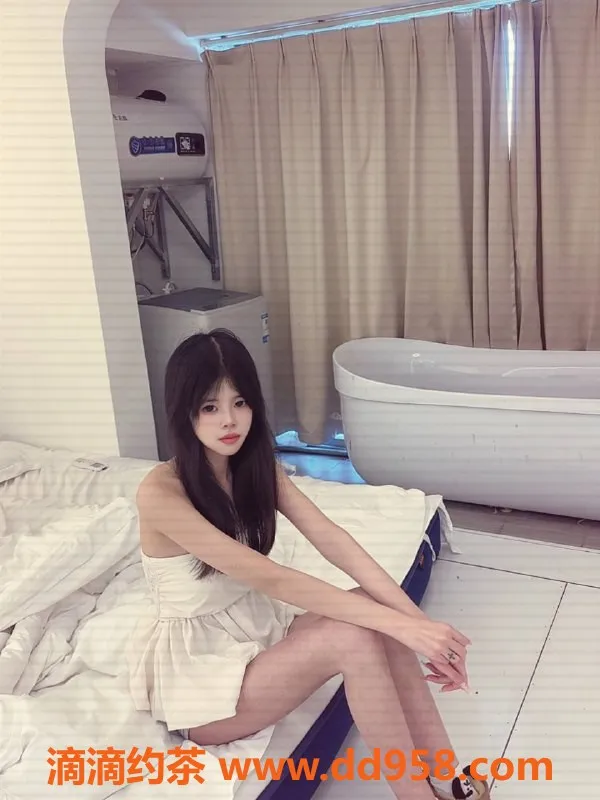 广州楼凤-番禺嫩妹初初：600p舌吻服务等你体验