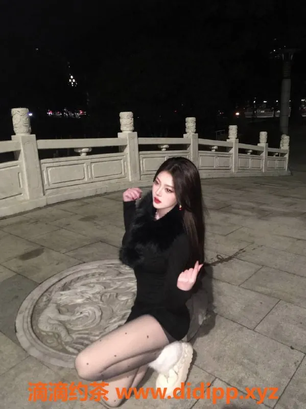 杭州楼凤-鼓鼓，22岁，身高167，53kg，价格优惠全套服务