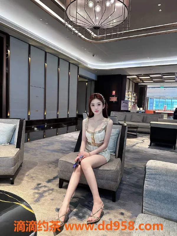 广州楼凤-天河童颜巨乳温温，水费900p！