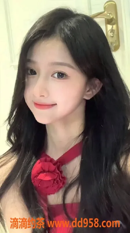 广州楼凤-天河嫩妹小琳琳，电报联系，水费1100p