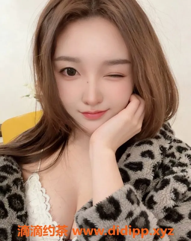 广州楼凤-天河御姐乔伊，超大胸长腿，水费1300p