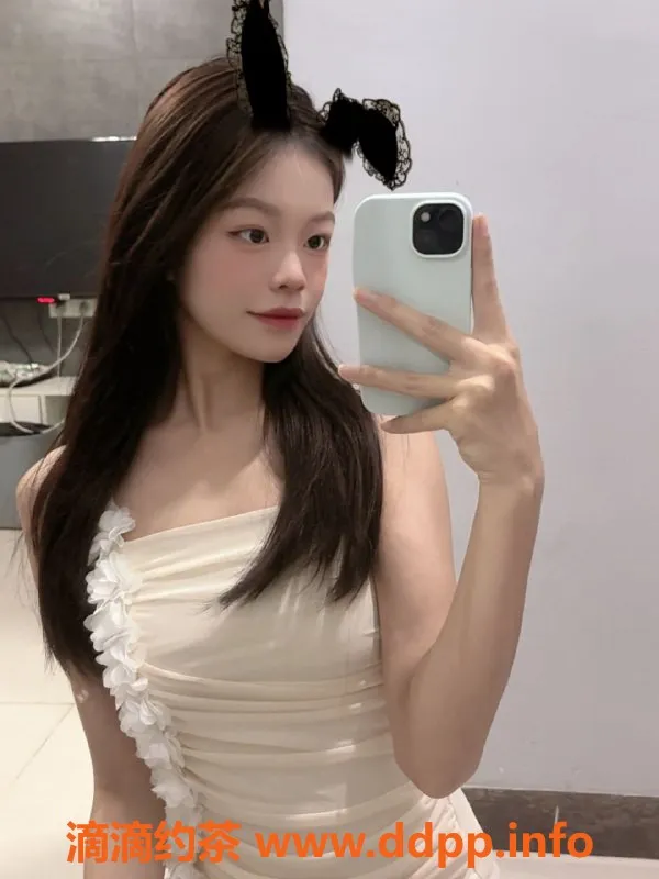 广州楼凤-天河大长腿卡卡，气质嫩妹等你来体验