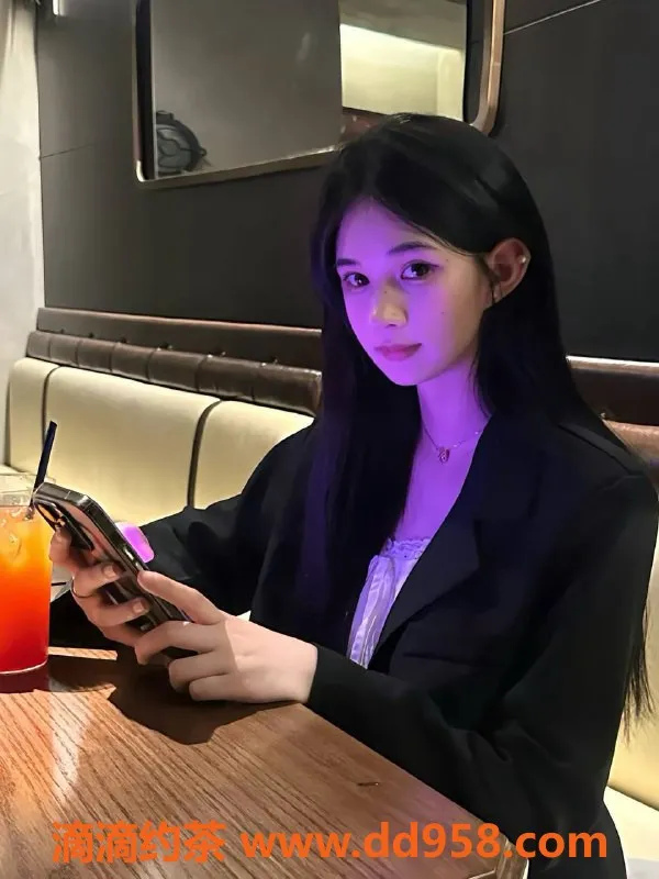 深圳楼凤资源信息,龙华小语甜，165cm C罩杯，优质服务1000元起