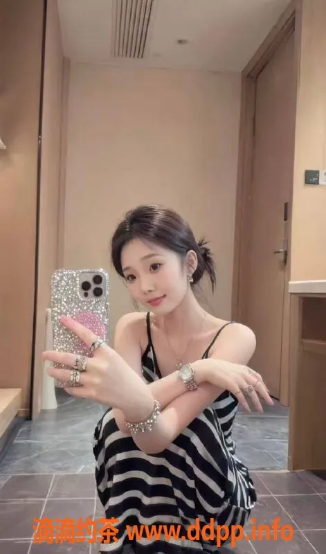 深圳楼凤-龙华嫩妹十一，998起，还有制服服务等你来体验！