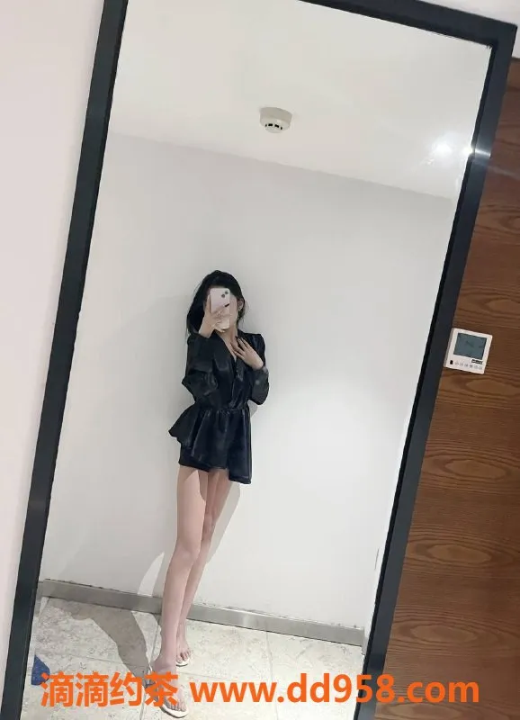 深圳楼凤-龙华嫩妹十一，998起，还有制服服务等你来体验！