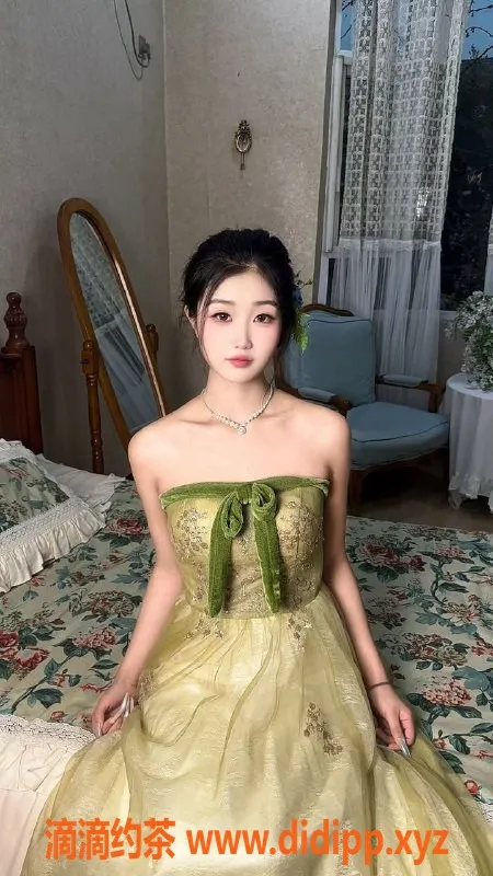 成都楼凤-武侯大道思柠，性感大长腿蜜桃臀，价格实惠