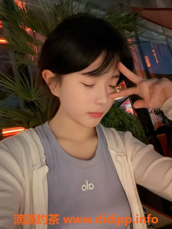 深圳楼凤-南山嫩妹柚柚，1600p私密体验等你来！