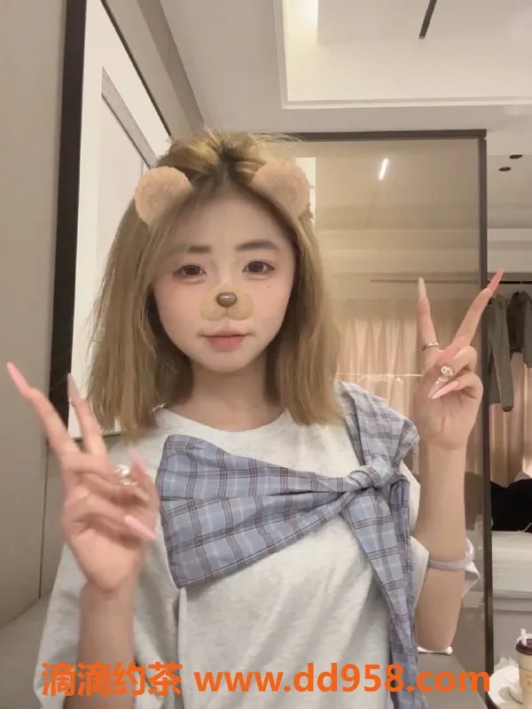 广州楼凤资源信息,天河糯糯，600元童颜巨乳服务等你体验