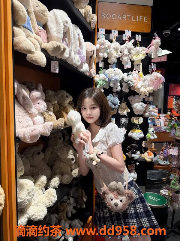 深圳楼凤-南山金灵，162cm 45kg，1500P体験