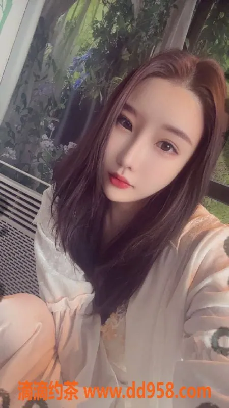 广州楼凤资源信息,天河温瞳，私密服务，课费500