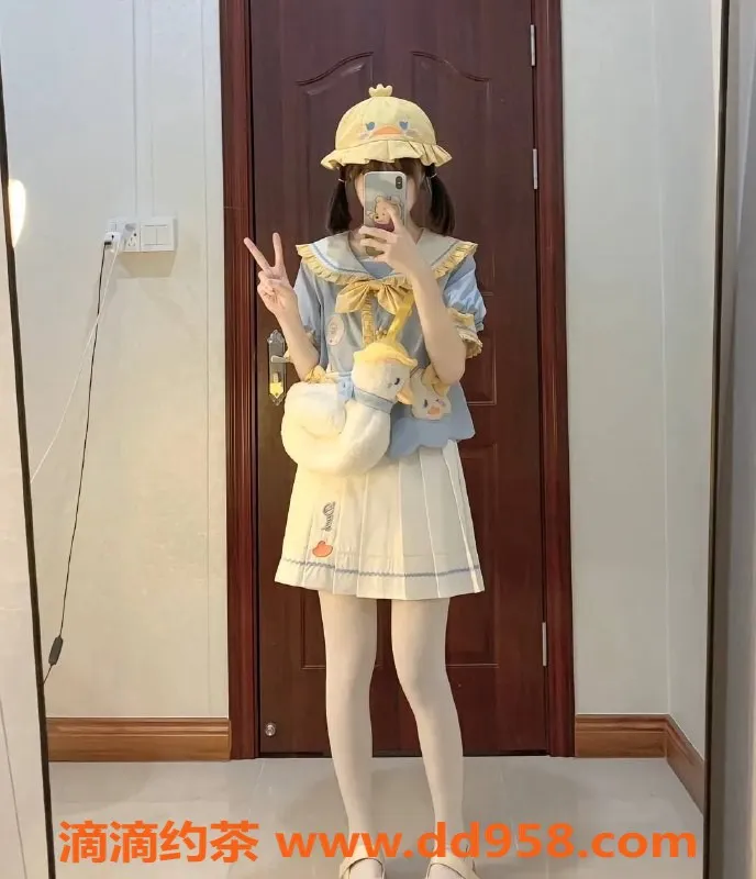 台州楼凤-台州小软 18岁 152cm 42kg 专业品茶服务