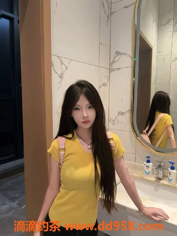 成都楼凤-成华区高颜值18岁童颜妹子，身材C杯