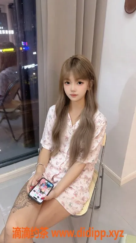 成都楼凤-成华区18岁天然白虎，身高168，颜值超高！