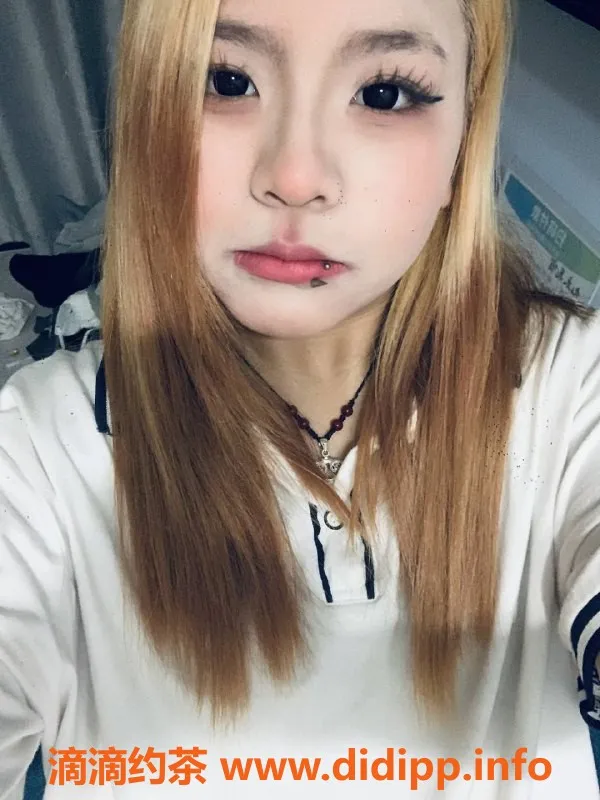 成都楼凤资源信息,成都小妍16岁，158身高，400元嫩妹三件套