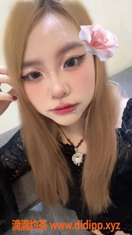 成都楼凤-成都小妍16岁，158身高，400元嫩妹三件套