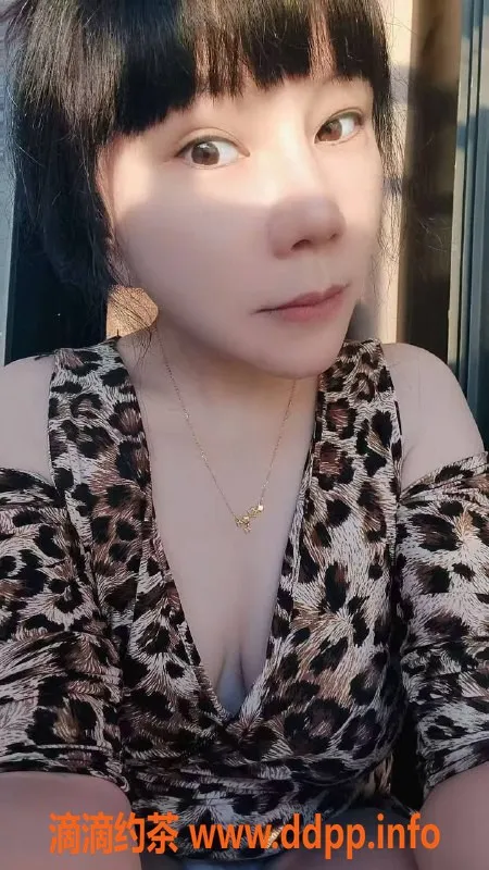 广州楼凤-禅城大骚货，400元畅享鸳鸯浴服务