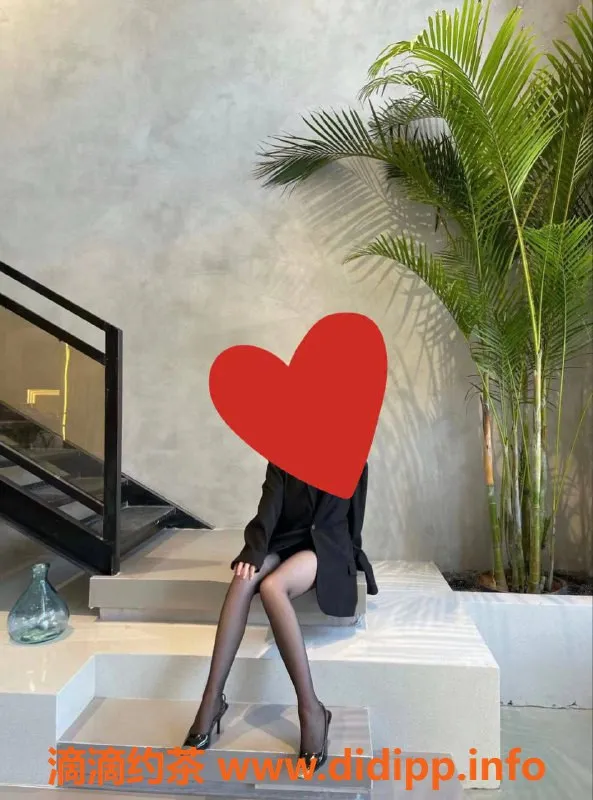 深圳抓龙筋-深圳美少女高端丝足SM抓龙筋工作室