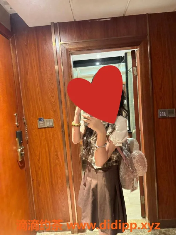 深圳抓龙筋-深圳美少女高端丝足SM抓龙筋工作室