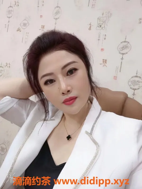 惠州楼凤-惠阳瑜儿，35岁162cm，120斤制服丝袜服务