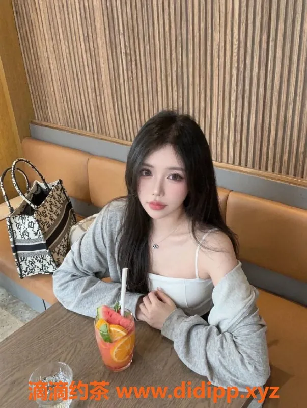 温州楼凤资源信息,温州嫩妹嘉欣 167cm 51kg B胸 提供鸳鸯浴服务