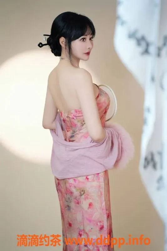 深圳楼凤资源信息,福田依依，舌吻、水床，双飞900P体验