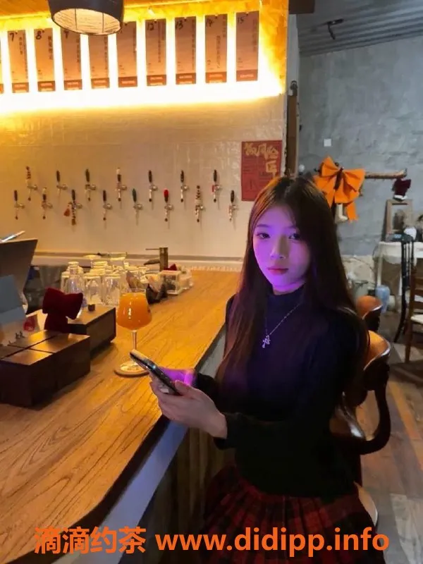 常州楼凤-武进小雅，160cm 98斤，18嫩妹陪浴服务