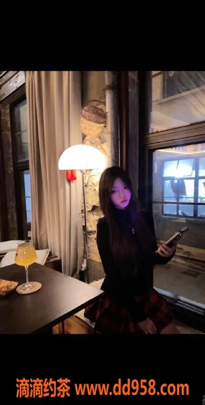 常州楼凤-武进小雅，160cm 98斤，18嫩妹陪浴服务