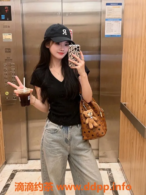 深圳楼凤-深圳南山小微，嫩妹陪浴调情服务