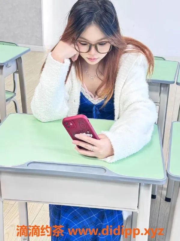 东莞楼凤-南城梦瑶在校兼职，服务超值体验