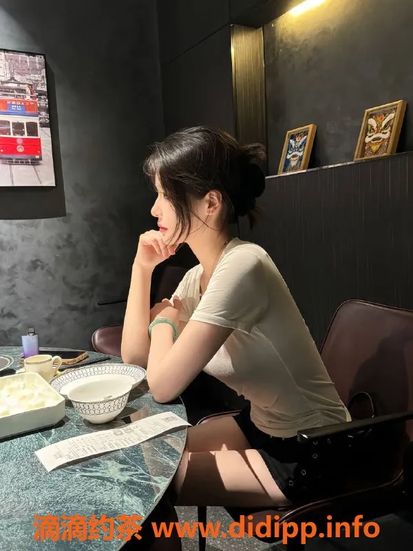 深圳楼凤-南山佳尔，1200元起，制服丝袜嫩妹等你来