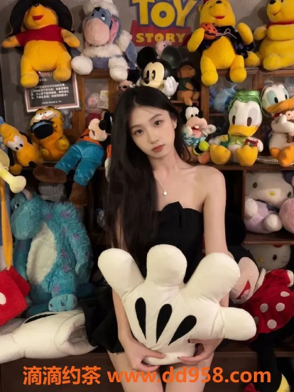 广州楼凤-番禺区瑾然，20岁165cm，超值夜课体验